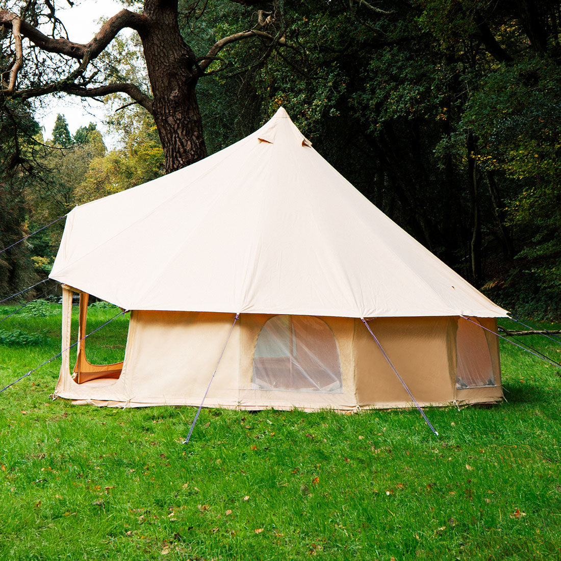Bell Tent Pro – classic bell-shaped tent for luxury camping and events