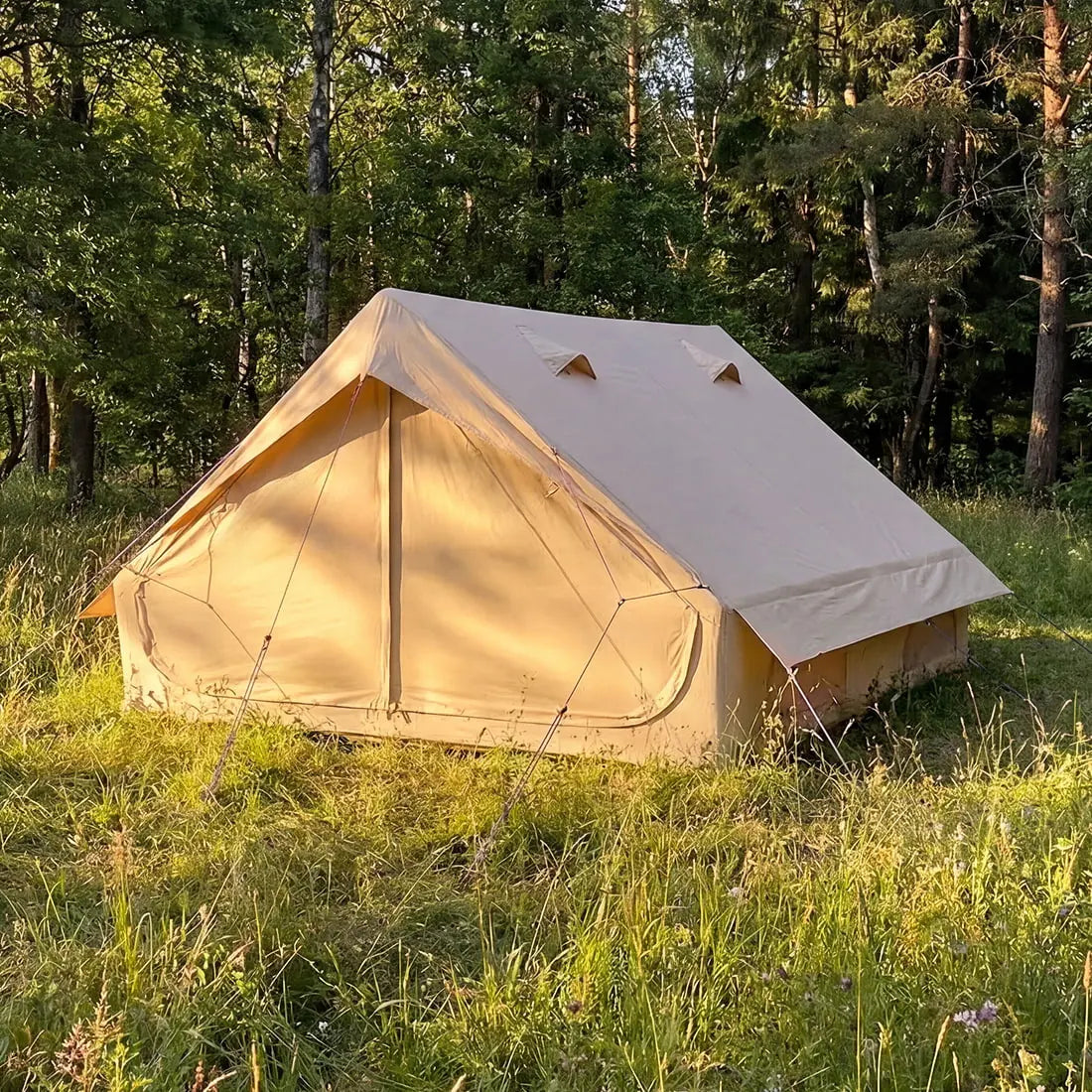 boutique camping inflatable vela air tent in green field